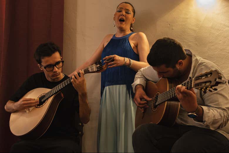 Cena y espectáculo de fado en Canto do Poeta