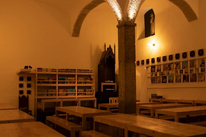 Cena y espectáculo de fado en Associação do Fado Casto