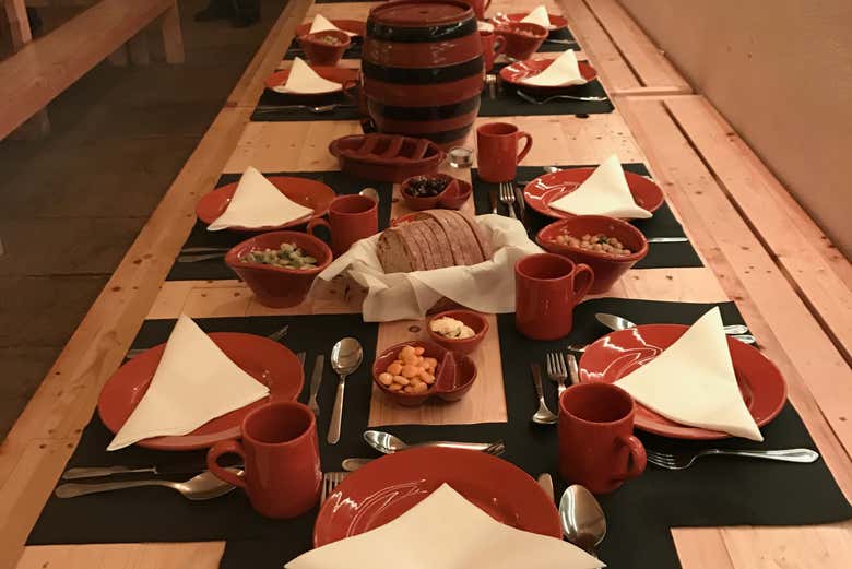 Cena y espectáculo de fado en Associação do Fado Casto