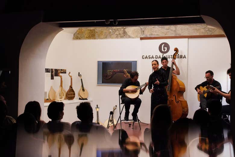 Espectáculo de fado en Casa da Guitarra