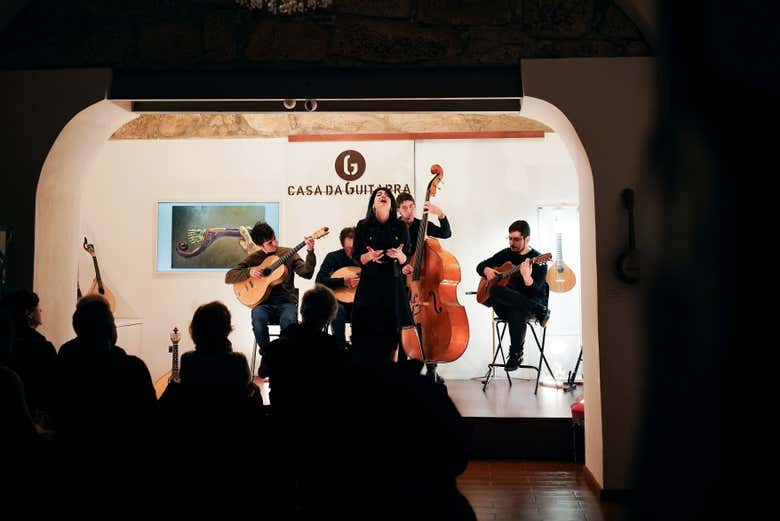 Espectáculo de fado en Casa da Guitarra