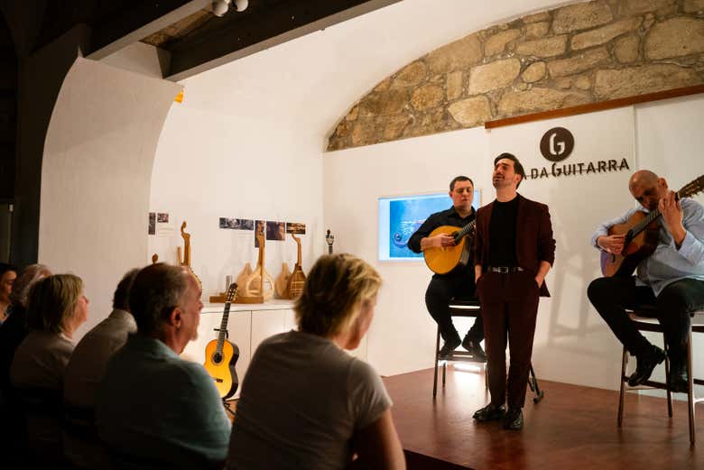 Espectáculo de fado en Casa da Guitarra