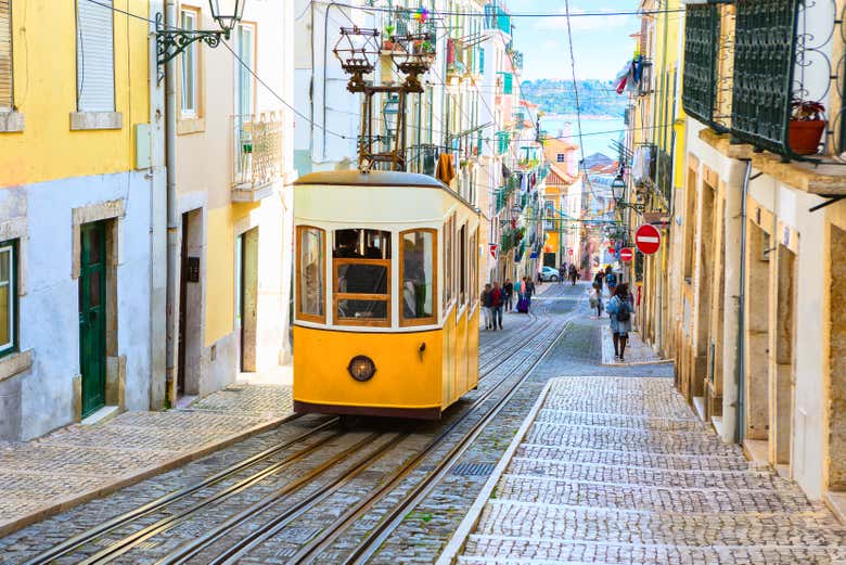 Tour privado en Fiat 500 por Lisboa