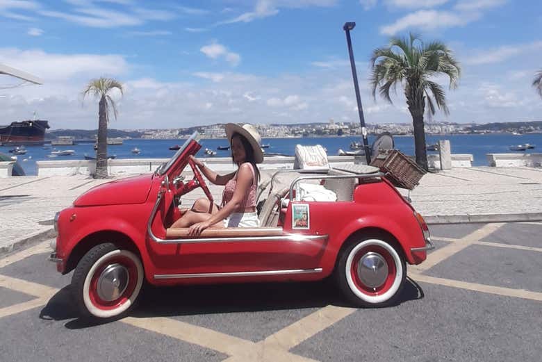 Tour privado en Fiat 500 por Lisboa