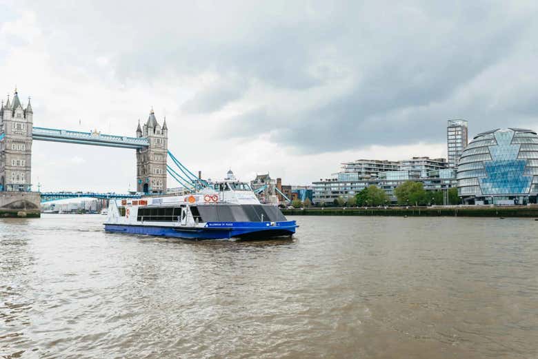 Barco turístico de Londres