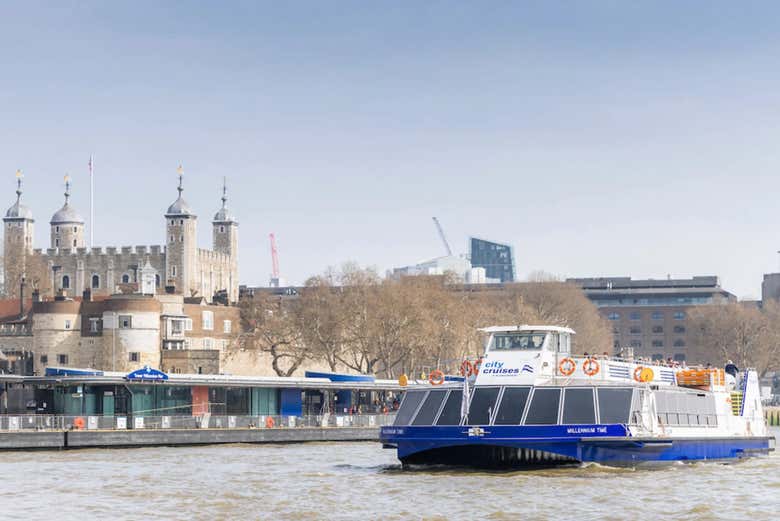 Barco turístico de Londres