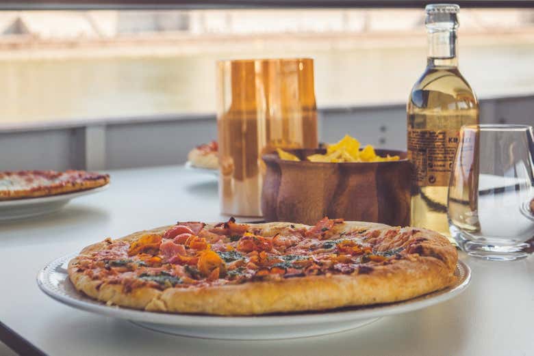 Crucero con pizza