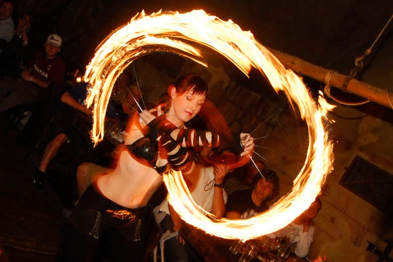 Cena y espectáculo medieval