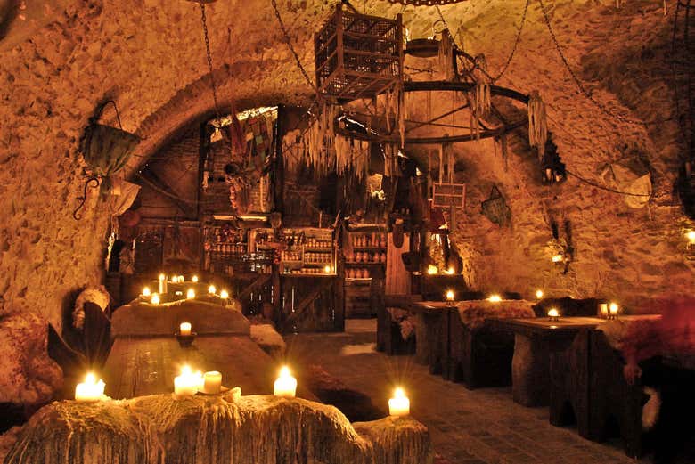 Cena y espectáculo medieval