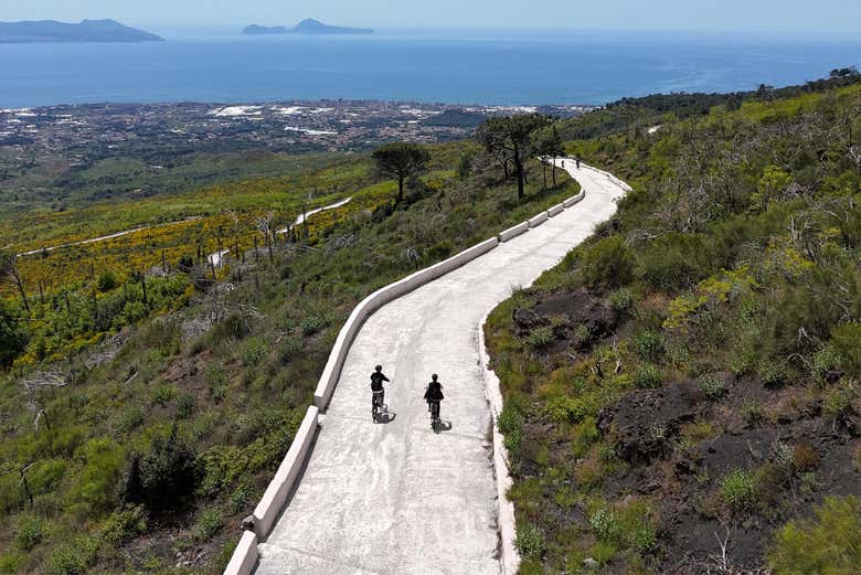 Tour en bicicleta eléctrica y senderismo por el Vesubio