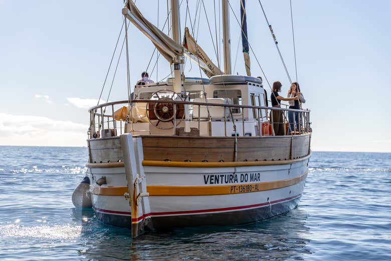 Paseo en barco al atardecer por Cabo Girão