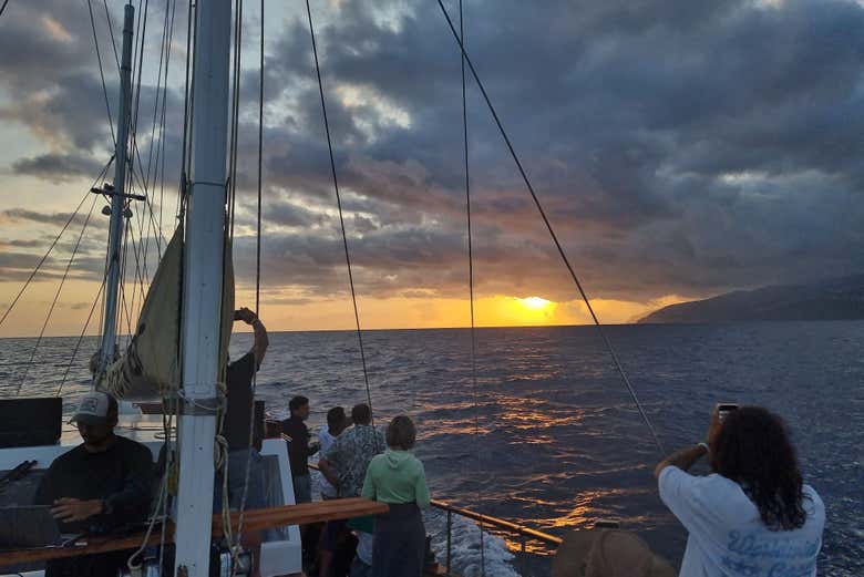 Paseo en barco al atardecer por Cabo Girão