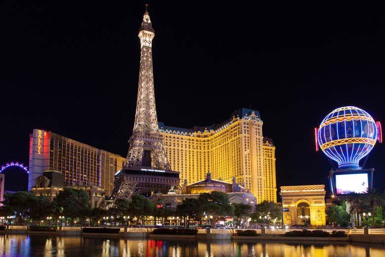 Entrada a la Torre Eiffel del hotel Paris Las Vegas