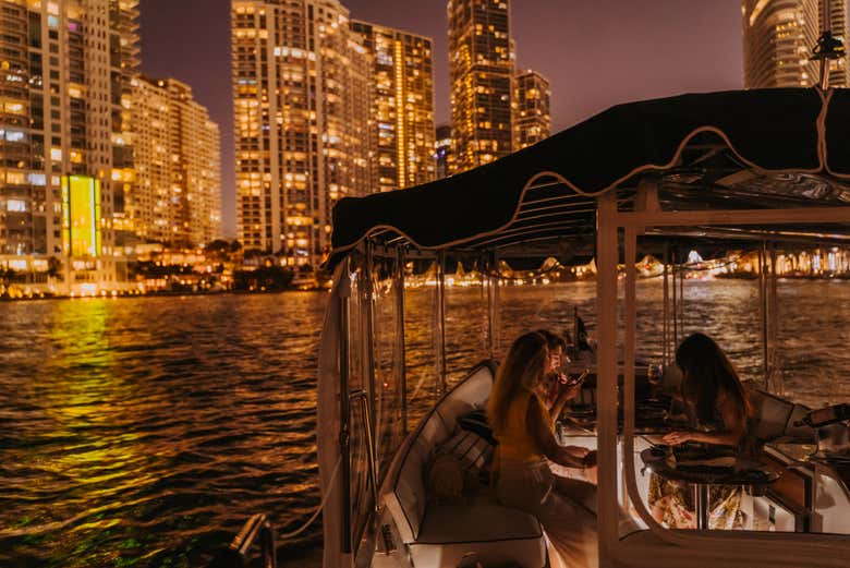 Paseo en barco eléctrico por Miami