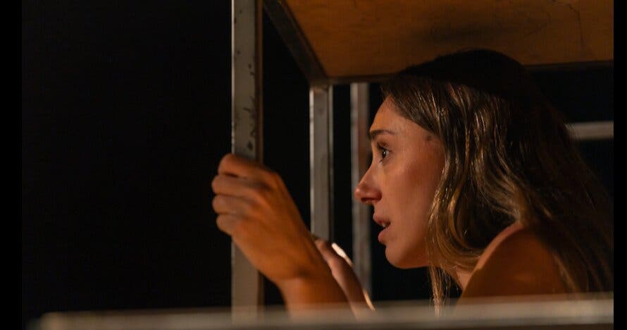 Atrapar al conejo blanco, en un balneario