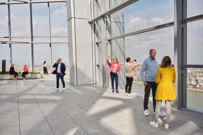 Entrada al mirador MOL SkyDeck