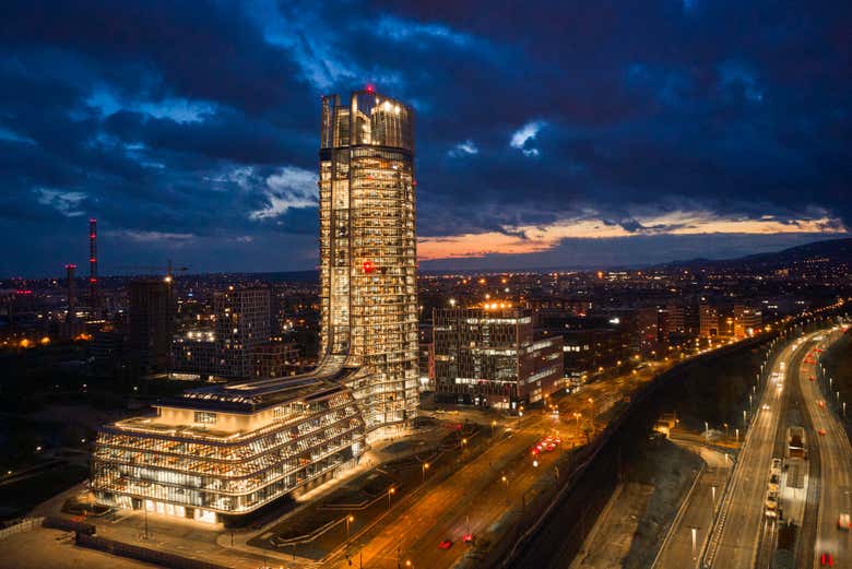 Entrada al mirador MOL SkyDeck