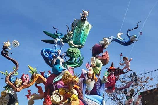 Tour por la Valencia fallera