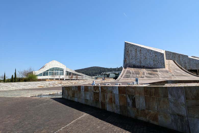 Tour por la Ciudad de la Cultura, Pazo de Rivadulla y Colegiata del Sar