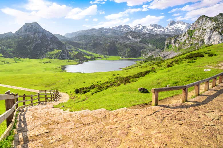 Excursión a los lagos de Covadonga, Cangas de Onís y Lastres