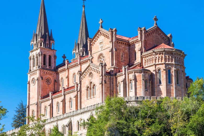 Excursión a los lagos de Covadonga, Cangas de Onís y Lastres