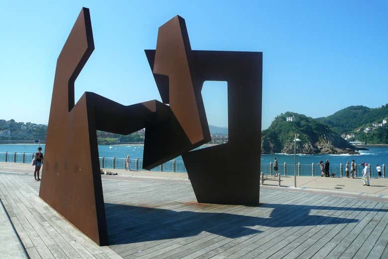 Paseo en catamarán por la costa de San Sebastián