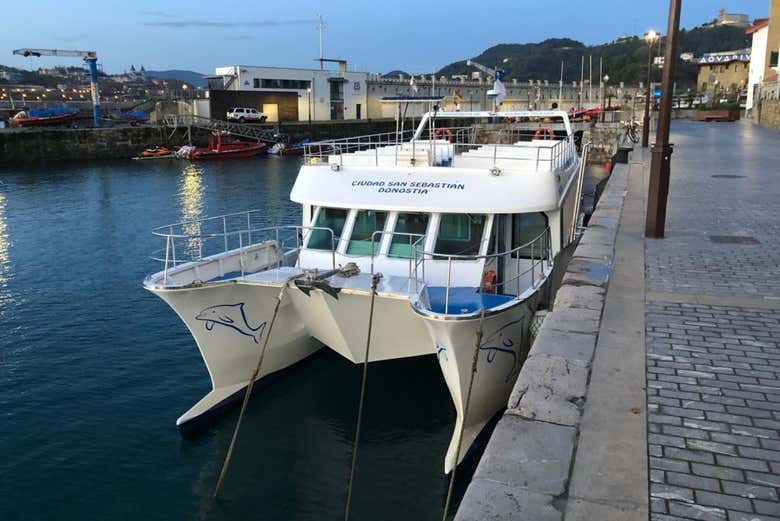 Paseo en catamarán por la costa de San Sebastián