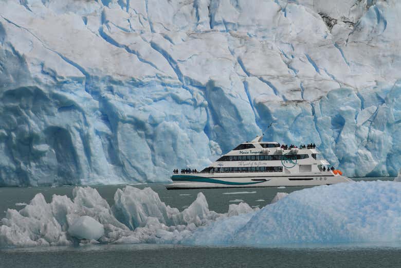 Barco VIP y senderismo por el Parque de los Glaciares
