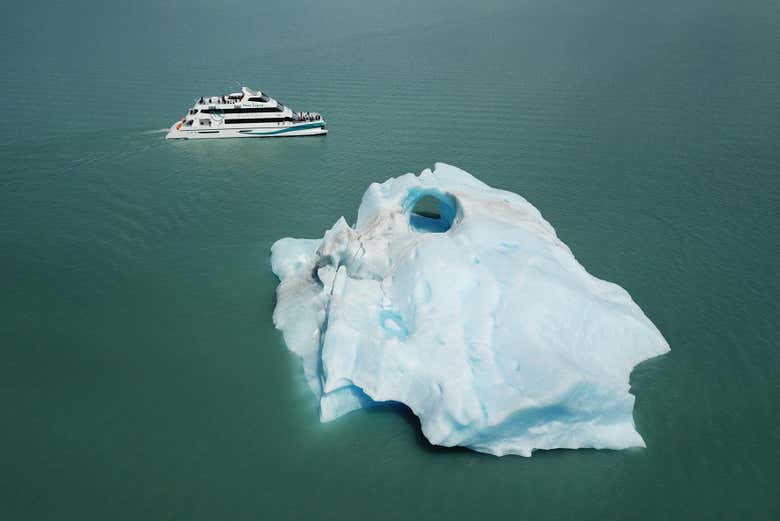 Barco VIP y senderismo por el Parque de los Glaciares