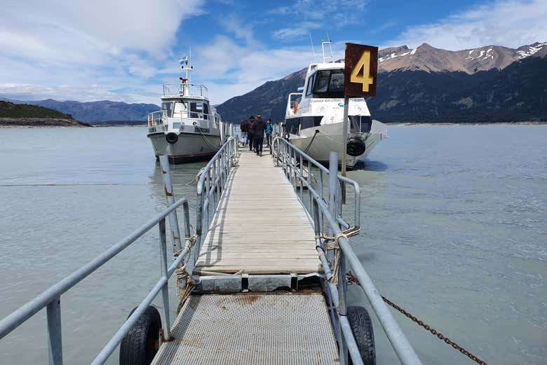 Paseo en barco por la cara sur del Perito Moreno + Senderismo
