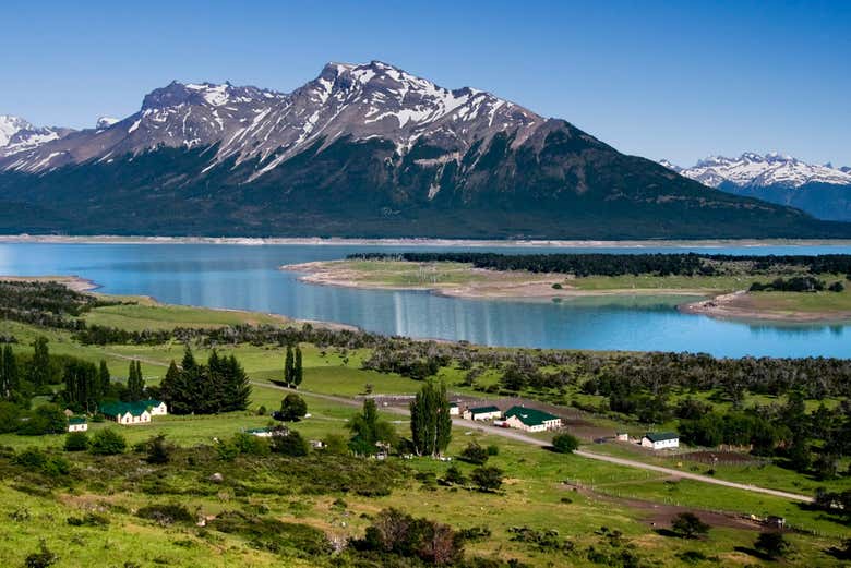 Estancia Nibepo Aike + Paseo en barco por el Perito Moreno