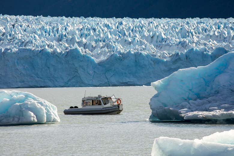 Estancia Nibepo Aike + Paseo en barco por el Perito Moreno
