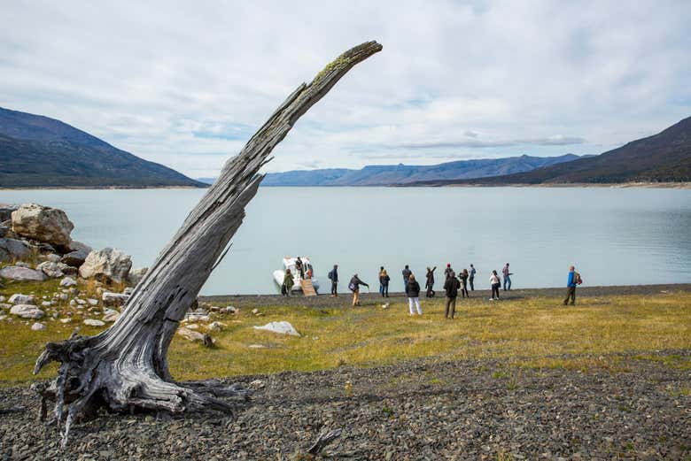 Estancia Nibepo Aike + Paseo en barco por el Perito Moreno