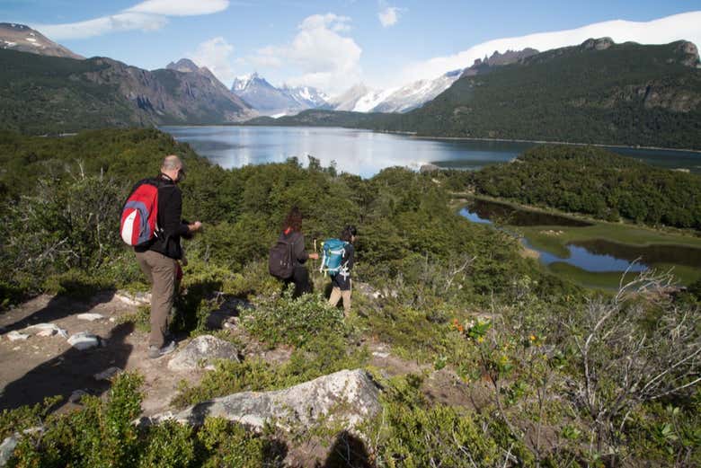 Trekking por el lago Frías + Paseo en lancha por los glaciares
