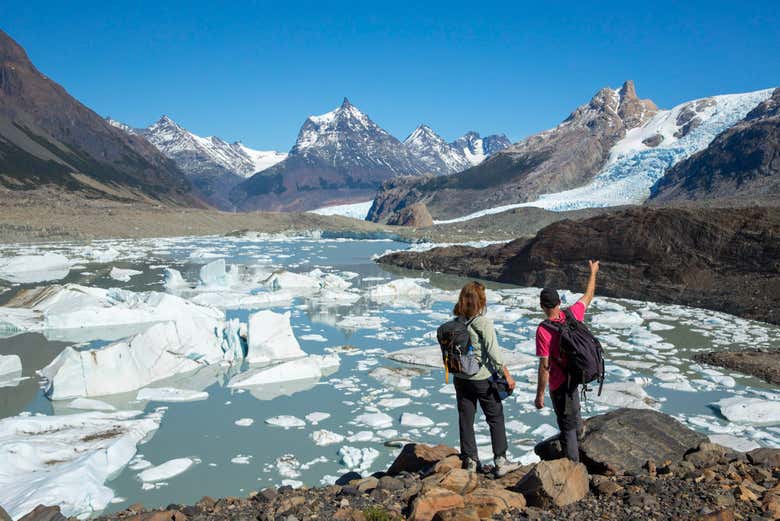 Trekking por el lago Frías + Paseo en lancha por los glaciares