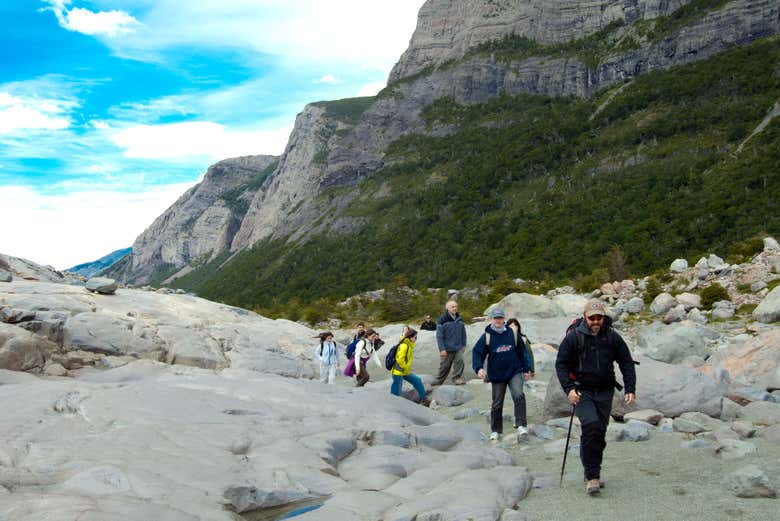 Trekking por el lago Frías + Paseo en lancha por los glaciares