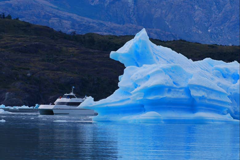 Estancia Cristina + Barco por el glaciar Upsala
