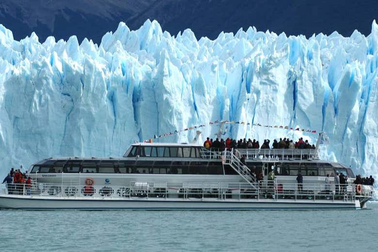 Paseo en barco por el glaciar Perito Moreno