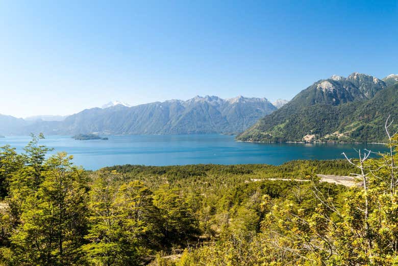 Cruce andino por los lagos de la cordillera de los Andes