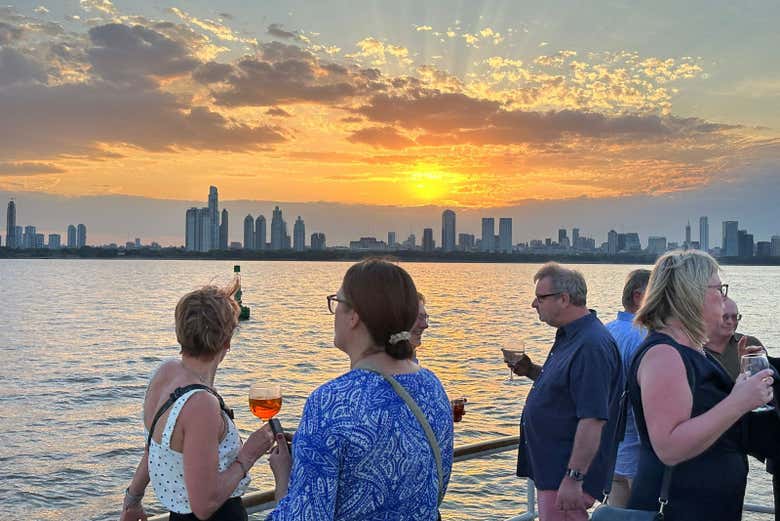 Paseo en barco al atardecer por el Río de la Plata