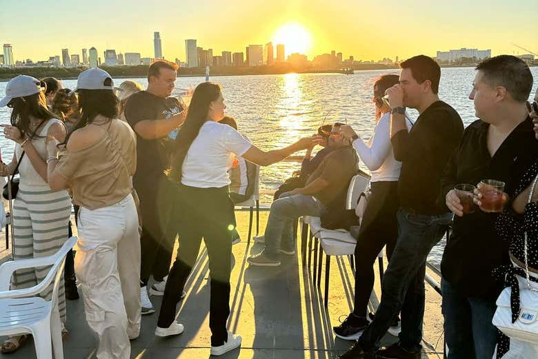 Paseo en barco al atardecer por el Río de la Plata