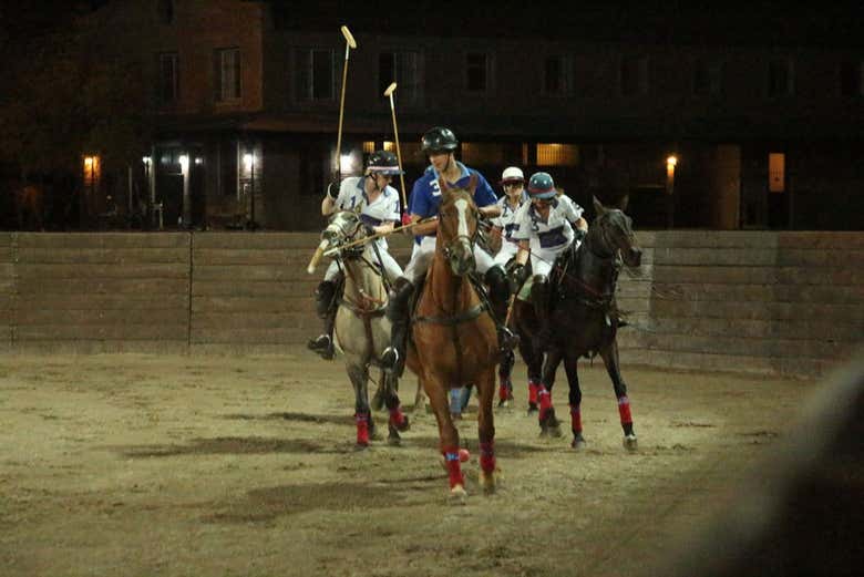 Polo nocturno en Capilla del Señor