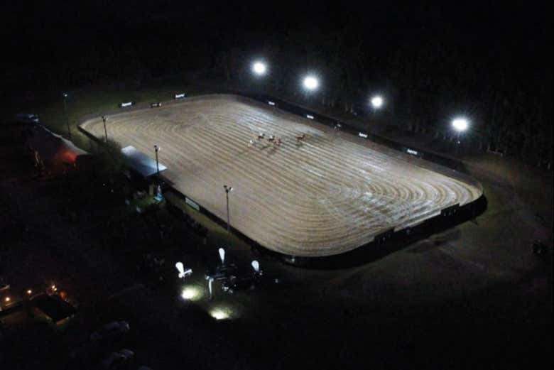 Polo nocturno en Capilla del Señor