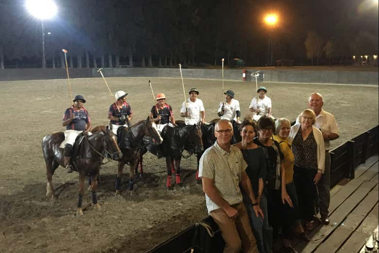 Polo nocturno en Capilla del Señor