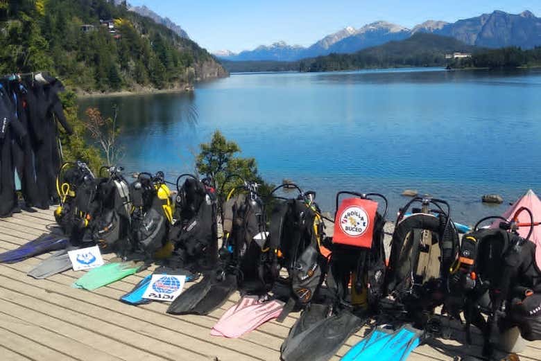 Bautismo de buceo en el lago Moreno