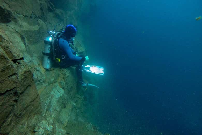 Bautismo de buceo en el lago Moreno