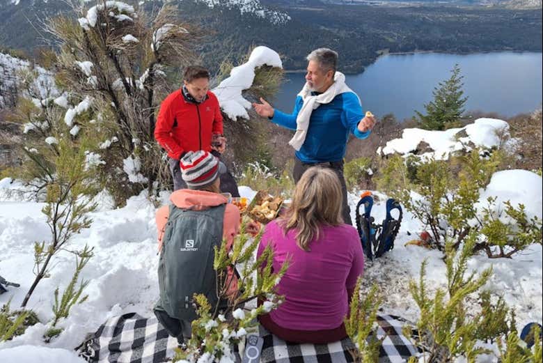 Paseo con raquetas de nieve por el Cerro San Martín