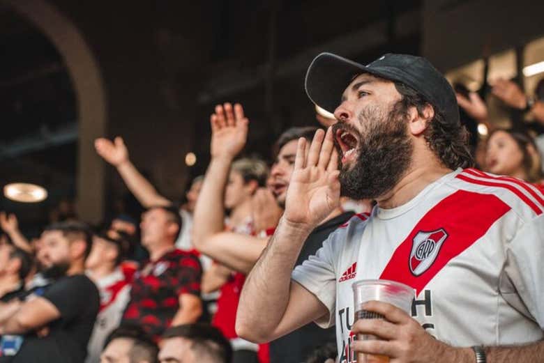 Partido de fútbol en Buenos Aires con guía local