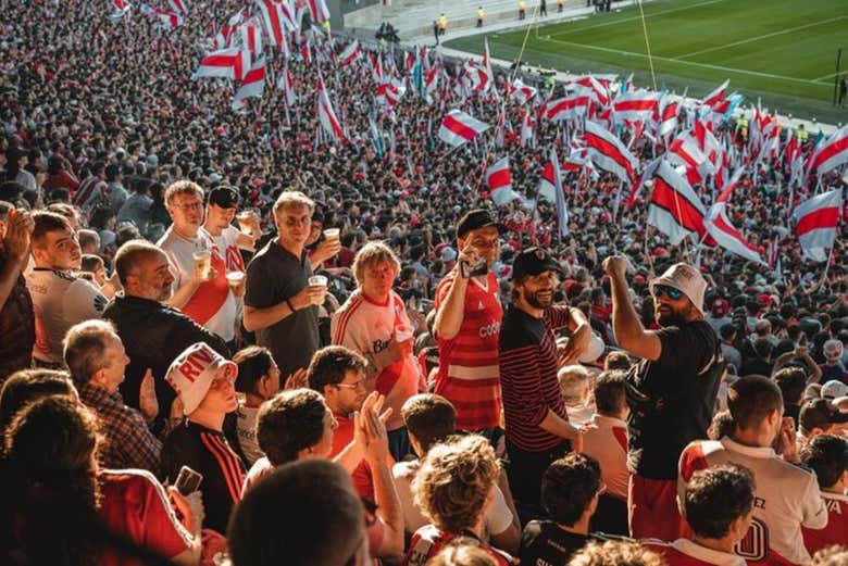 Partido de fútbol en Buenos Aires con guía local