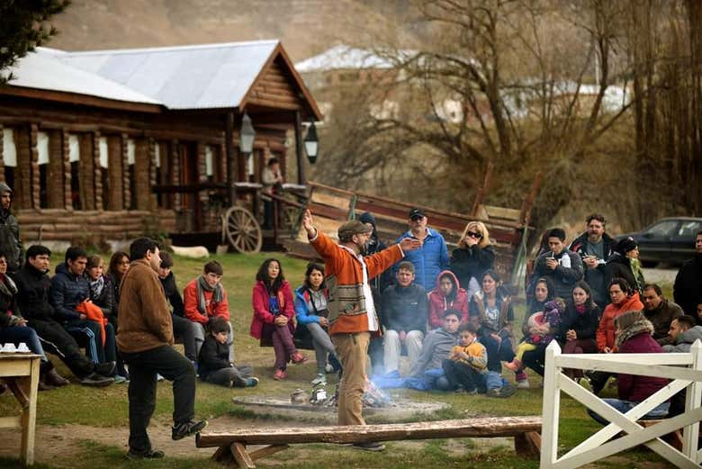 Cena con espectáculo en la Estancia 25 de mayo